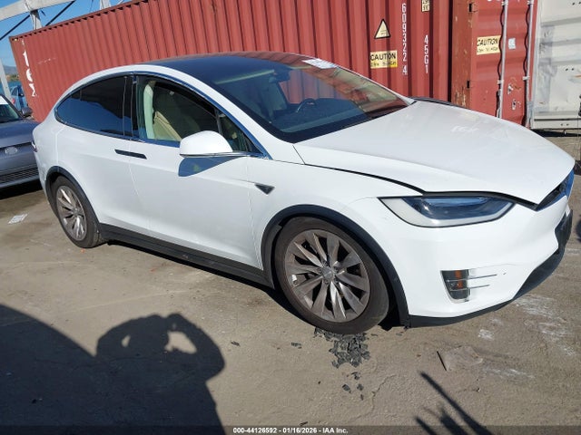 2016 TESLA MODEL X 5YJXCBE25GF010160 Photo 0