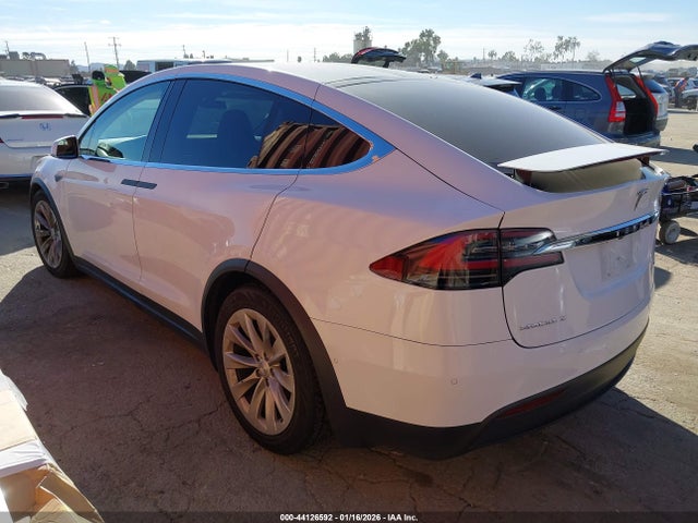 2016 TESLA MODEL X 5YJXCBE25GF010160 Photo 2