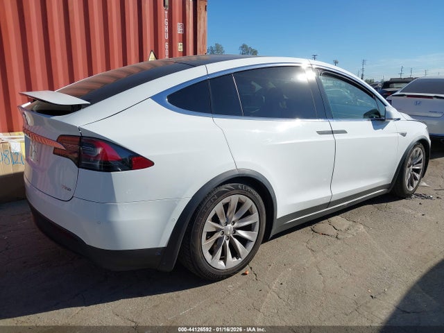 2016 TESLA MODEL X 5YJXCBE25GF010160 Photo 3