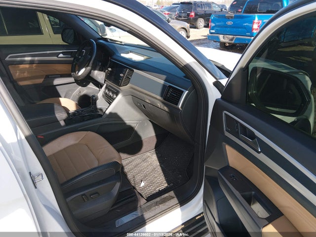 2021 Volkswagen Atlas Cross Sport 3.6l V6 Sel Premium R-line მანქანა იყიდება აუქციონზე, vin: 1V2FE2CA2MC228077, აუქციონის ნომერი: 44126602
