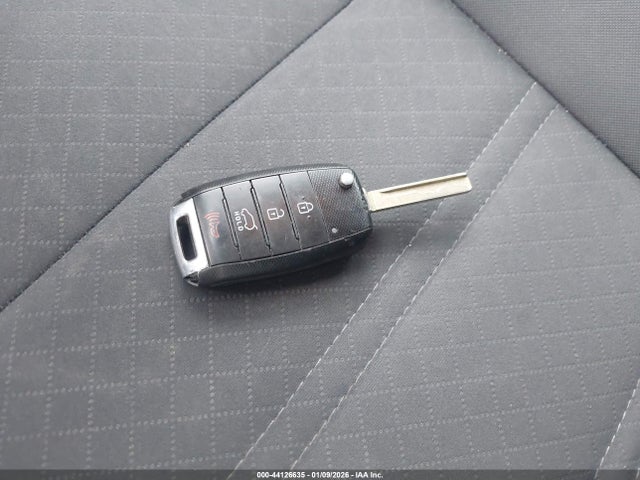5XYPG4A37GG114284 KIA Sorento 2.4l Lx