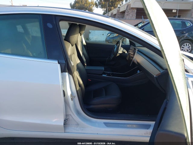 2019 TESLA MODEL 3 5YJ3E1EA3KF417560 Photo 4