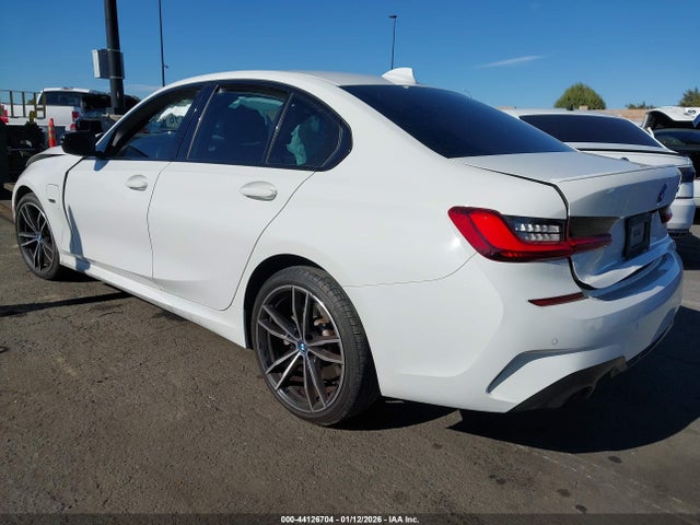 2022 BMW 3 SERIES 3MW5P7J06N8C77321 Photo 2