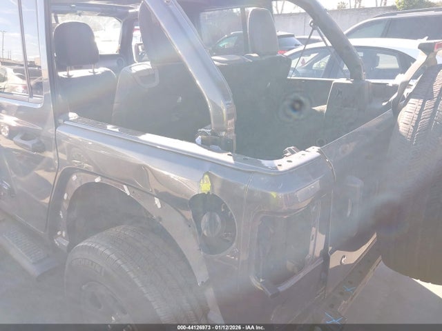 1C4HJXDG1NW184627 Jeep Wrangler Unlimited Sport 4x4