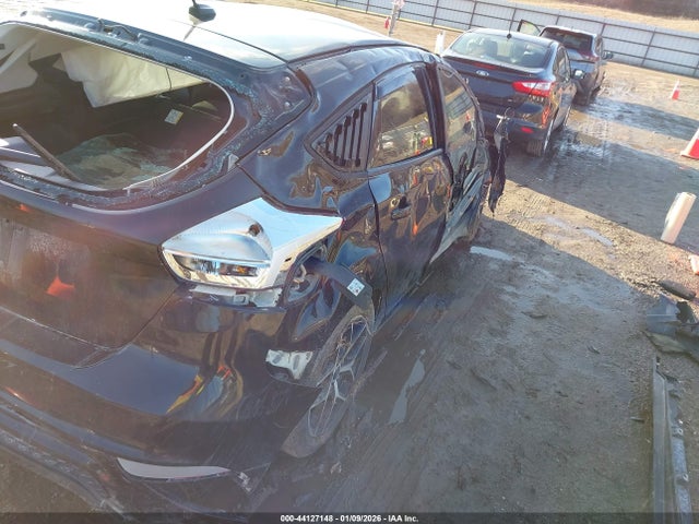1FADP3K24GL328484 Ford FOCUS SE