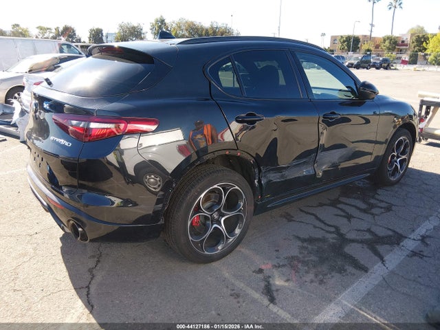 2023 ALFA ROMEO STELVIO ZASPAKBN1P7D63609 Photo 3