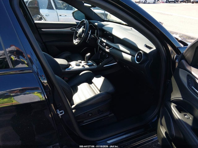 2023 ALFA ROMEO STELVIO ZASPAKBN1P7D63609 Photo 4