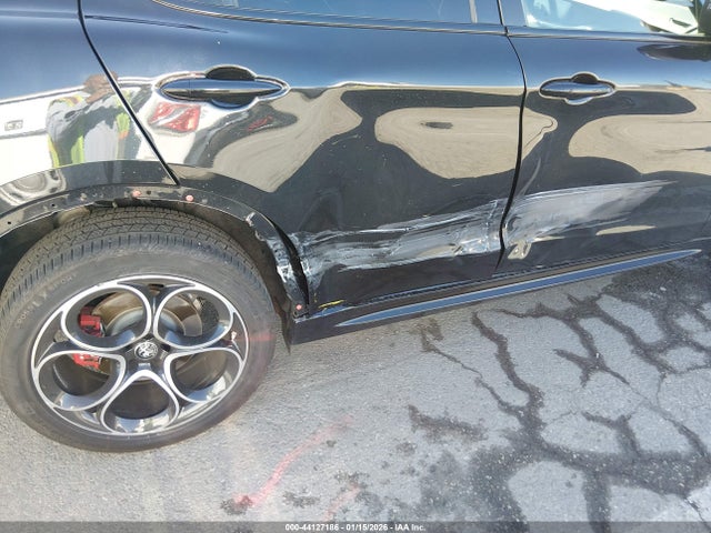 2023 ALFA ROMEO STELVIO ZASPAKBN1P7D63609 Photo 5