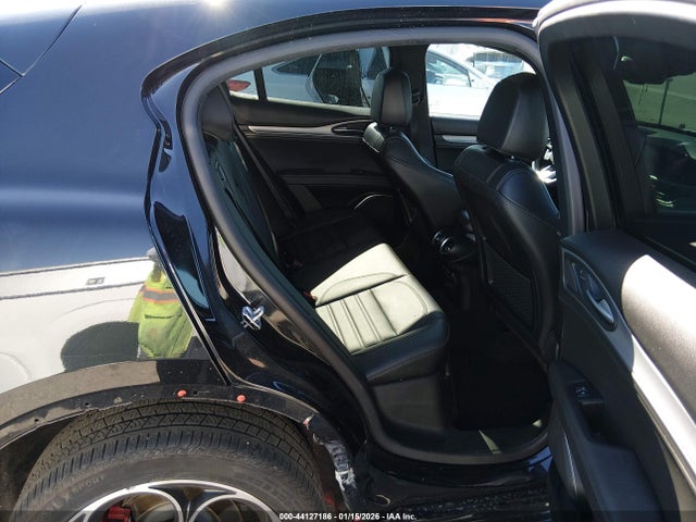 2023 ALFA ROMEO STELVIO ZASPAKBN1P7D63609 Photo 7