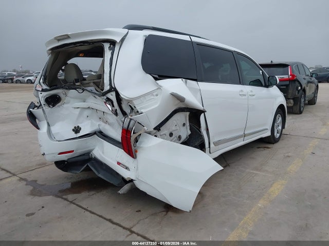 2019 TOYOTA SIENNA 5TDKZ3DCXKS012399 Photo 3