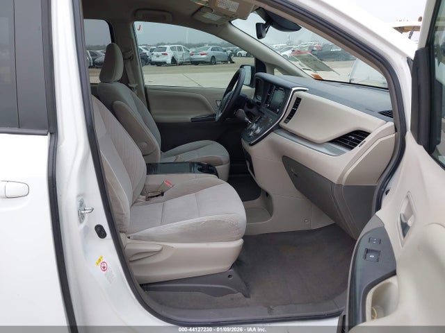2019 TOYOTA SIENNA 5TDKZ3DCXKS012399 Photo 4
