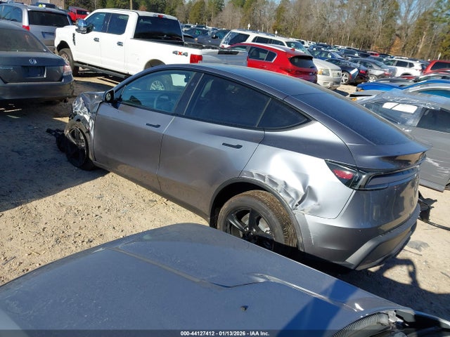 2026 TESLA MODEL Y 7SAYGDED2TA487418 Photo 2