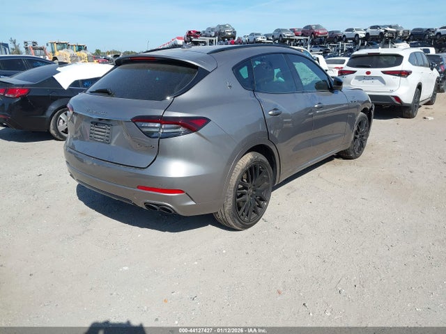 2022 MASERATI LEVANTE ZN661XUA9NX383081 Photo 3