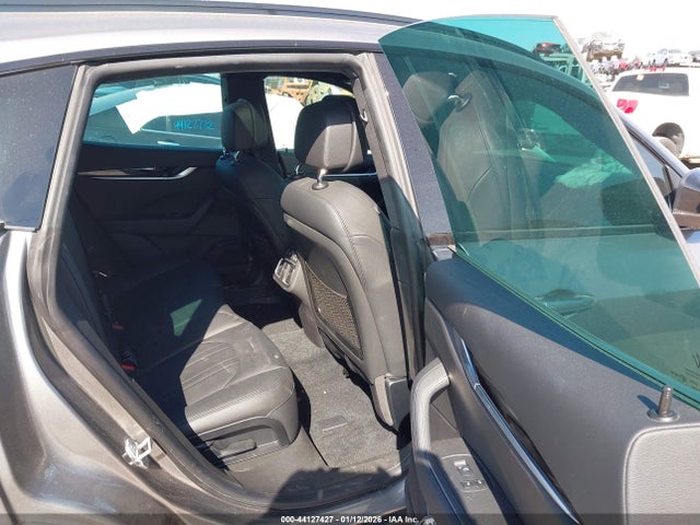 2022 MASERATI LEVANTE ZN661XUA9NX383081 Photo 7