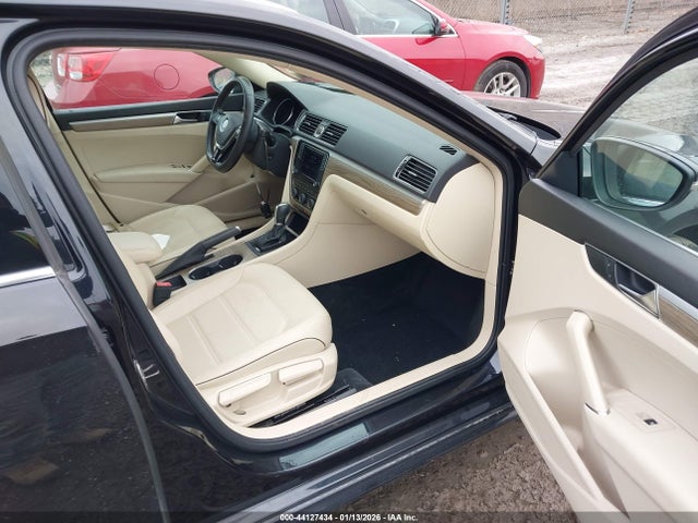 44127434 :رقم المزاد ، 1VWBT7A34HC024813 vin ، 2017 Volkswagen Passat 1.8t Se مزاد بيع