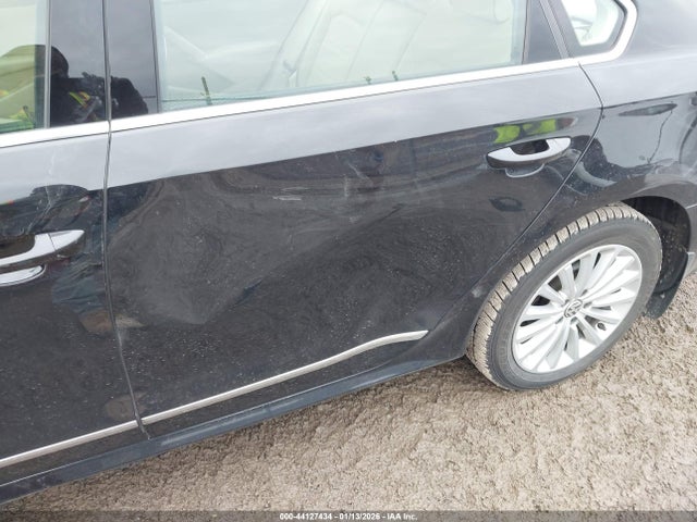 44127434 :رقم المزاد ، 1VWBT7A34HC024813 vin ، 2017 Volkswagen Passat 1.8t Se مزاد بيع