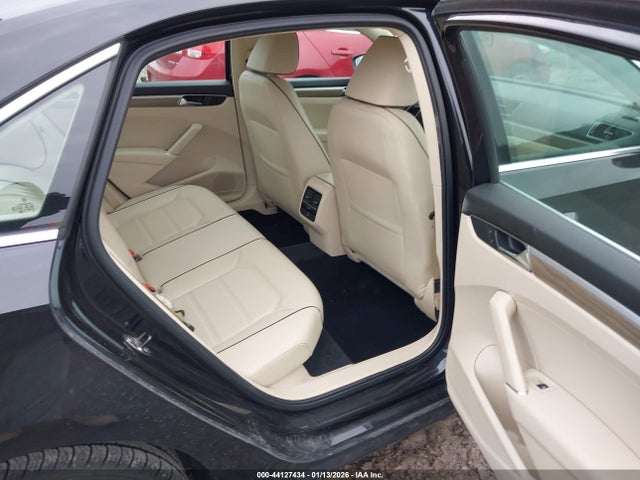 44127434 :رقم المزاد ، 1VWBT7A34HC024813 vin ، 2017 Volkswagen Passat 1.8t Se مزاد بيع
