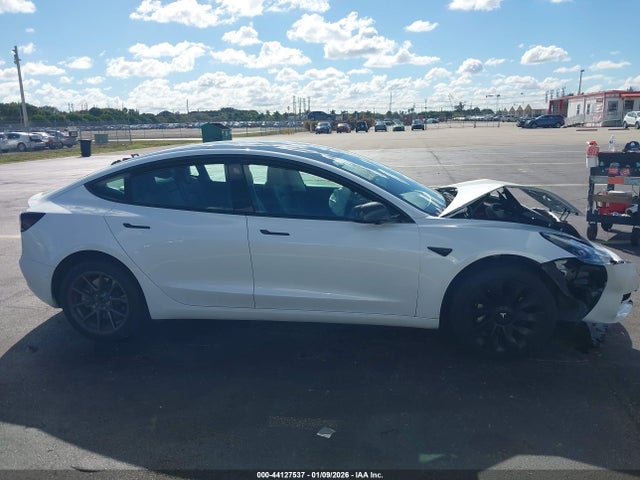 Tesla Model 3 Standard Range Plus Rear-wheel Drive 2021 5YJ3E1EA2MF057698 Image 13