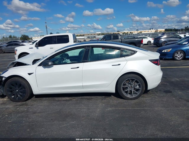 Tesla Model 3 Standard Range Plus Rear-wheel Drive 2021 5YJ3E1EA2MF057698 Image 14