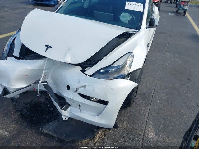 2021 TESLA MODEL 3 5YJ3E1EA2MF057698 Photo 5