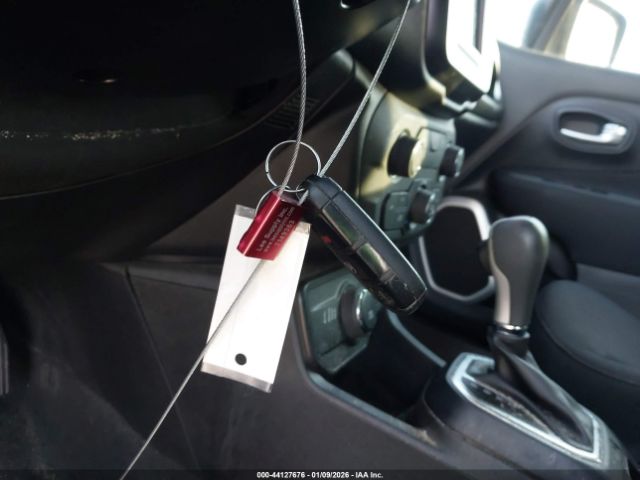 2020 JEEP RENEGADE ZACNJBAB6LPK95941 Photo 10