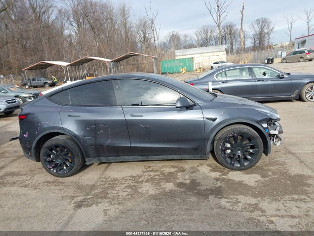 7SAYGDEE6RA271413 Tesla Model Y Long Range Dual Motor All-wheel Drive