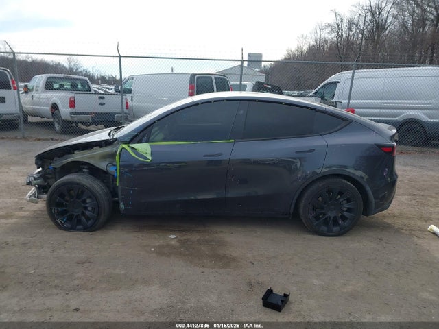 7SAYGDEE6RA271413 Tesla Model Y Long Range Dual Motor All-wheel Drive