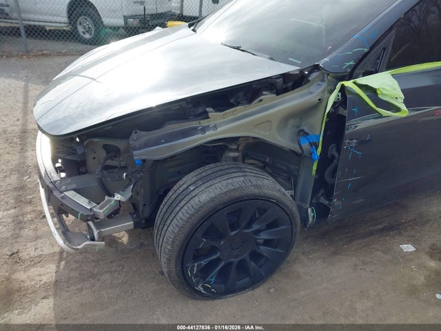 7SAYGDEE6RA271413 Tesla Model Y Long Range Dual Motor All-wheel Drive