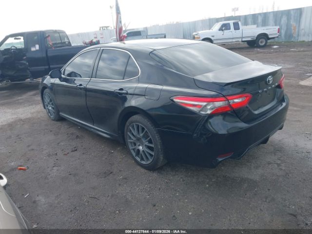 2018 TOYOTA CAMRY 4T1B11HK4JU613276 Photo 2
