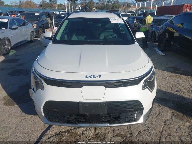 KNDCR3L18S5142482 KIA Niro Wind