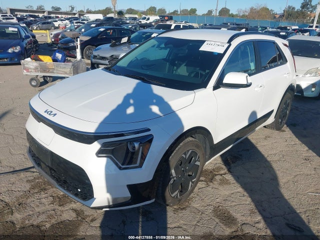 KNDCR3L18S5142482 KIA Niro Wind