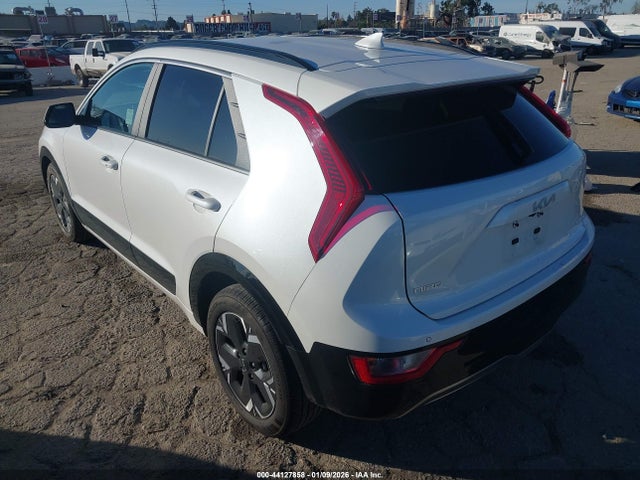 KNDCR3L18S5142482 KIA Niro Wind