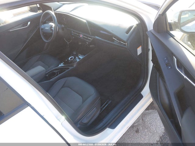 KNDCR3L18S5142482 KIA Niro Wind