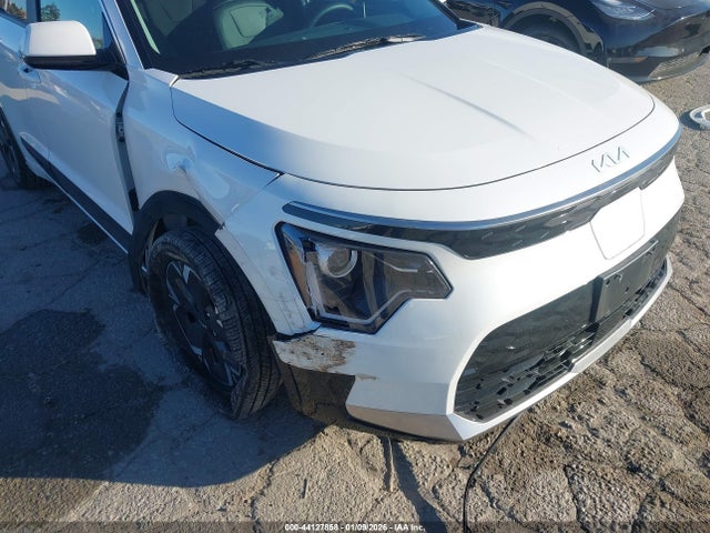 KNDCR3L18S5142482 KIA Niro Wind