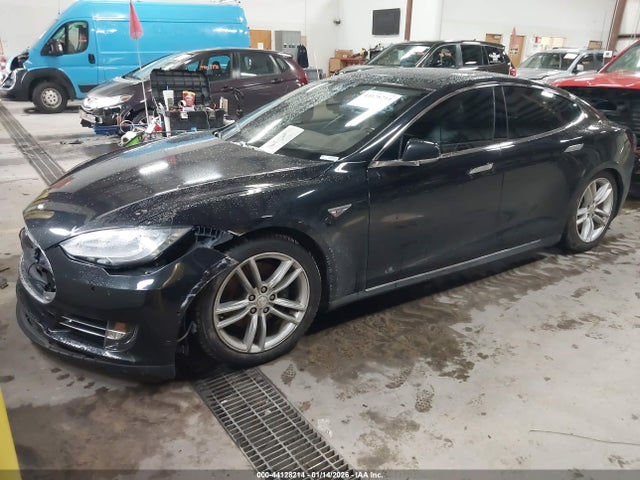 44128214 :رقم المزاد ، 5YJSA1E23FF109732 vin ، 2015 Tesla Model S مزاد بيع
