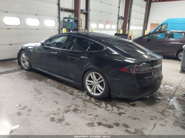 44128214 :رقم المزاد ، 5YJSA1E23FF109732 vin ، 2015 Tesla Model S مزاد بيع
