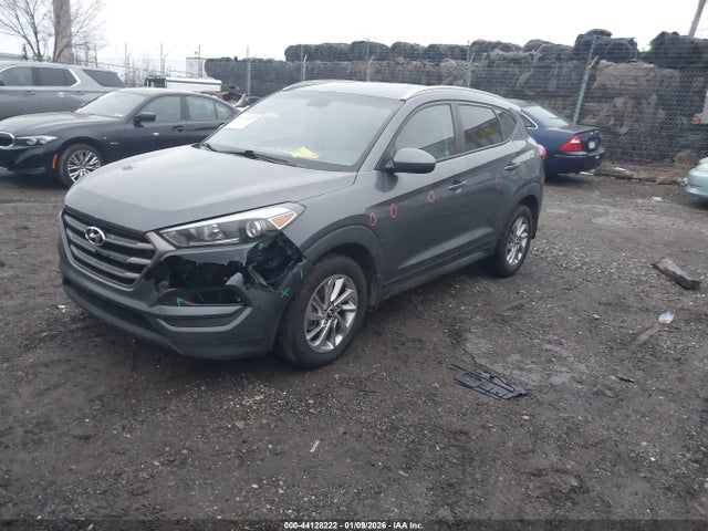 KM8J3CA42GU177890 Hyundai TUCSON SE