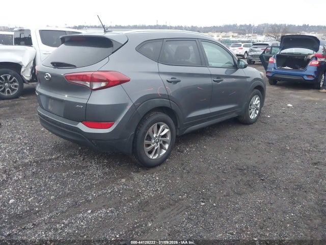 KM8J3CA42GU177890 Hyundai TUCSON SE