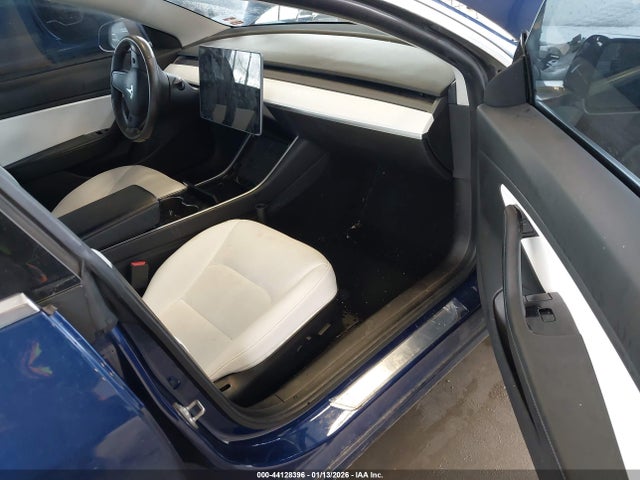 2020 TESLA MODEL 3 5YJ3E1EB7LF639352 Photo 4