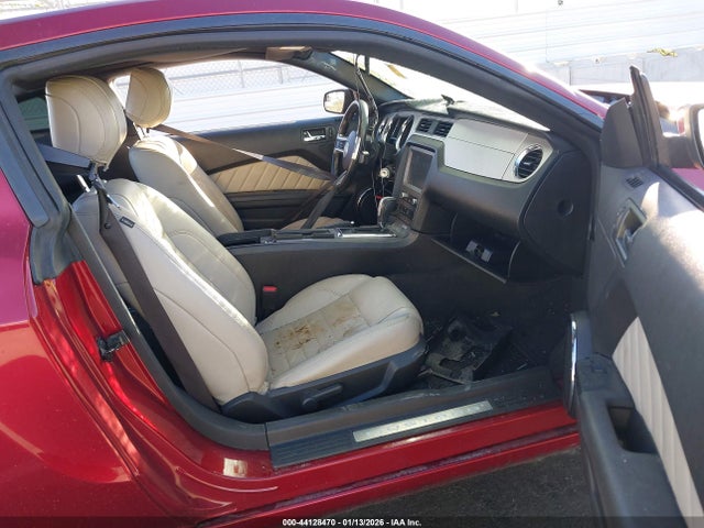 1ZVBP8CF3E5276828 Ford Mustang Gt Premium
