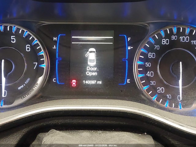 Продажа на аукционе авто 2015 Chrysler 200 Limited, vin: 1C3CCCABXFN686540, номер лота: 44128469