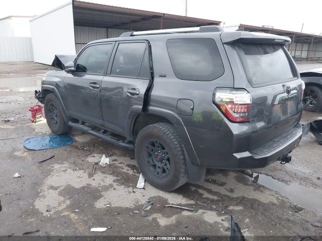 2022 TOYOTA 4RUNNER JTEFU5JR5N5274776 Photo 2