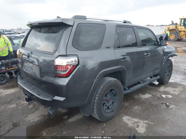 2022 TOYOTA 4RUNNER JTEFU5JR5N5274776 Photo 3