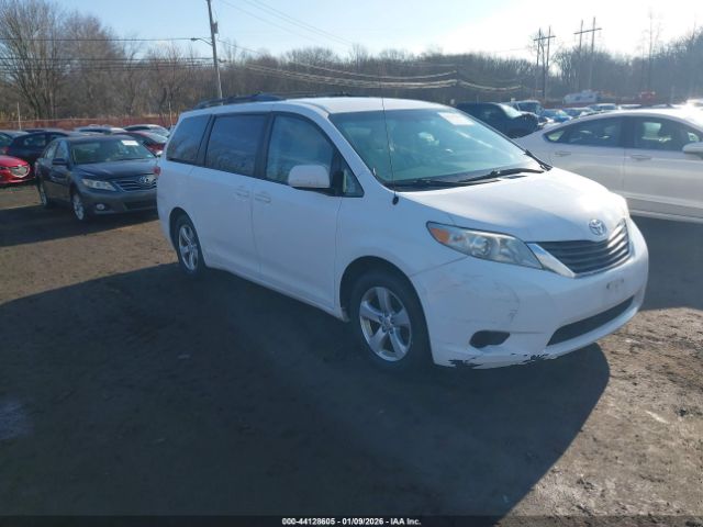 2011 TOYOTA SIENNA 5TDKK3DC7BS010369