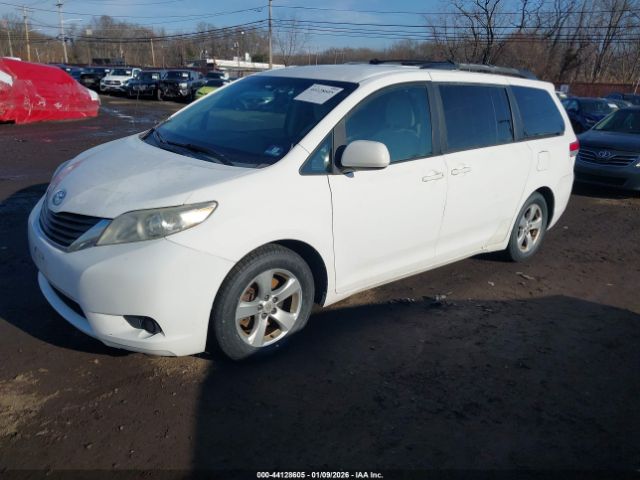 2011 TOYOTA SIENNA 5TDKK3DC7BS010369 Photo 1