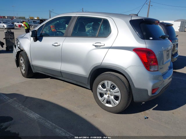 KL7CJKSBXHB047635 Chevrolet TRAX LS