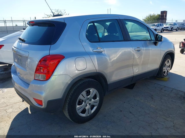 KL7CJKSBXHB047635 Chevrolet TRAX LS