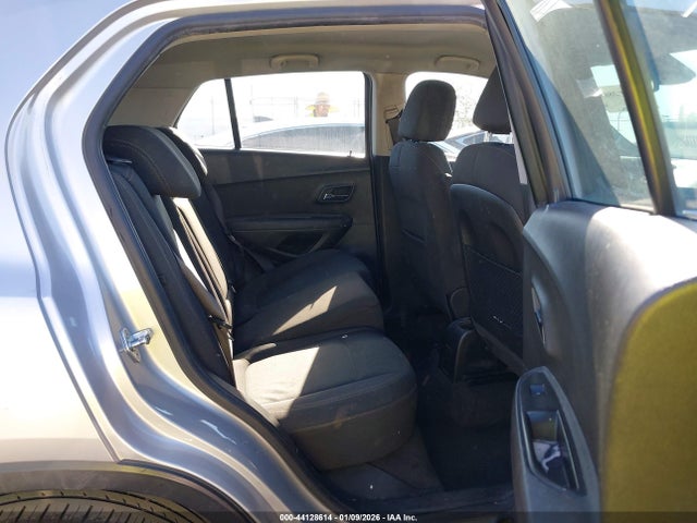 KL7CJKSBXHB047635 Chevrolet TRAX LS