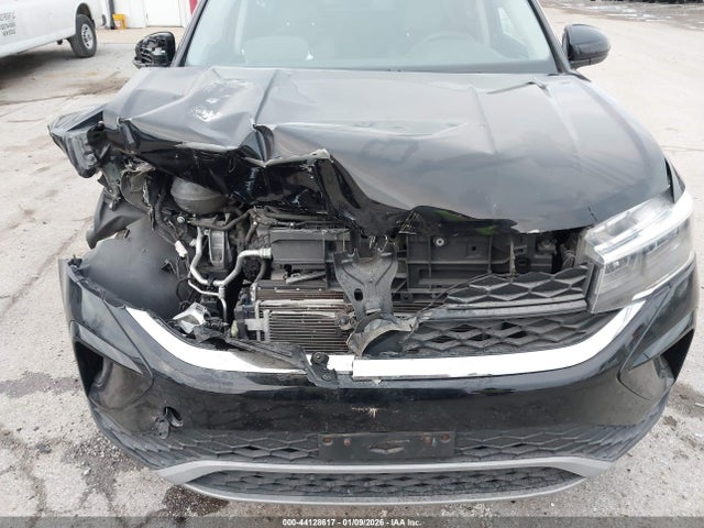 Продаж на аукціоні авто 2022 Volkswagen Taos 1.5t Se, vin: 3VVWX7B25NM055000, номер лоту: 44128617
