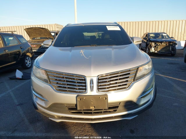 5LMCJ2C96HUL44915 Lincoln MKC SELECT